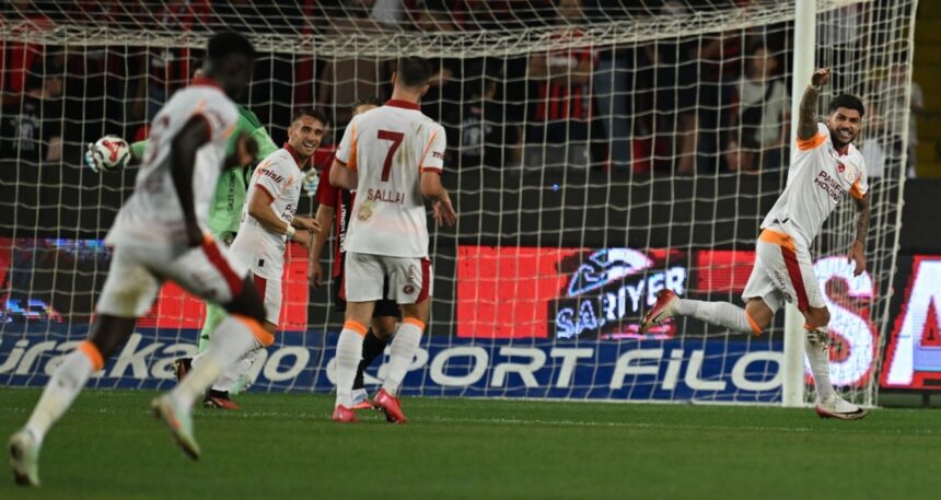 Galatasaray formasıyla ilki yaşadı