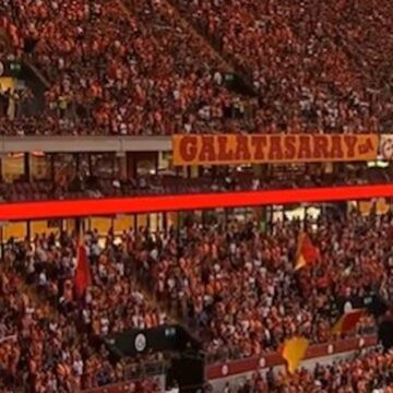 galatasaraydan-osimhen-ve-sane-icin-imza-toreni-VGqVFdyQ.jpg Galatasaray’dan Osimhen ve Sane için imza töreni