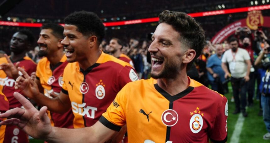 Galatasaray’ın eski yıldızı Mertens futbolu bıraktı