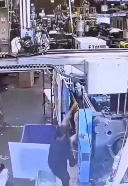 Genç işçinin fabrikadaki korkunç ölümünün görüntüleri ortaya çıktı