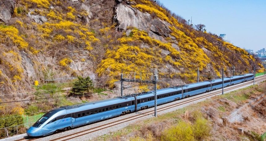 Güney Kore’de tren raydan çıktı: 2 ölü, 4 yaralı