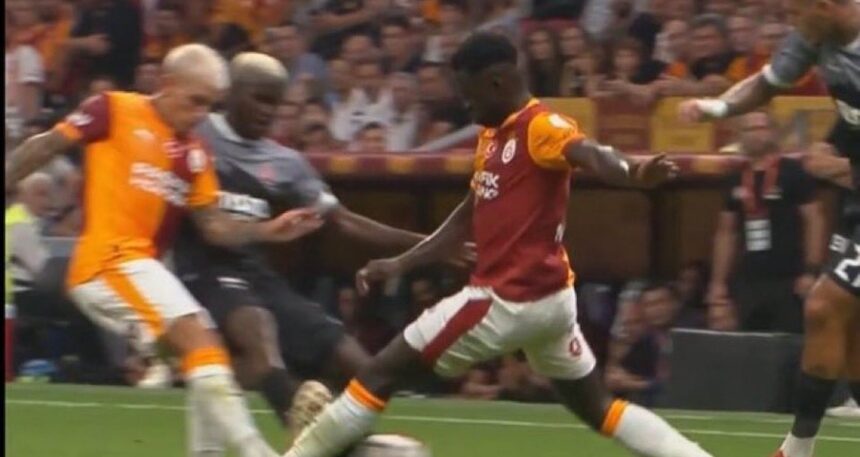 Hakem VAR’da izledi, Karagümrük’ü 10 kişi bıraktı