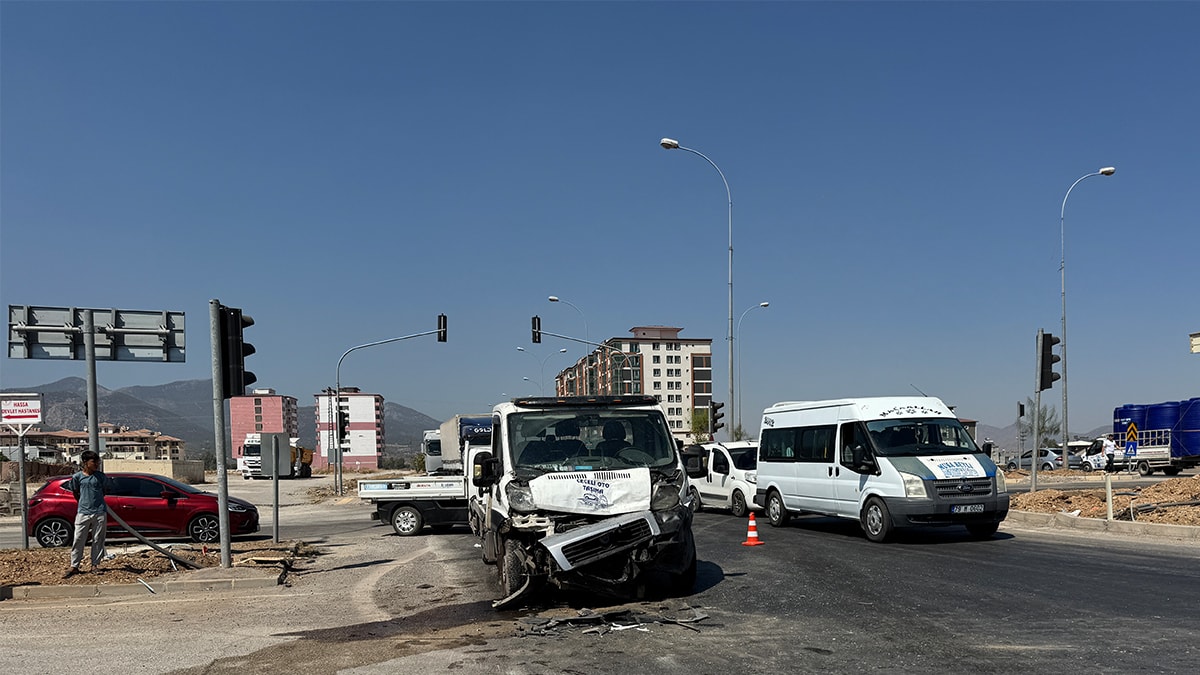 Hatay'da düğün yolunda feci kaza: 3 ölü, 2 yaralı