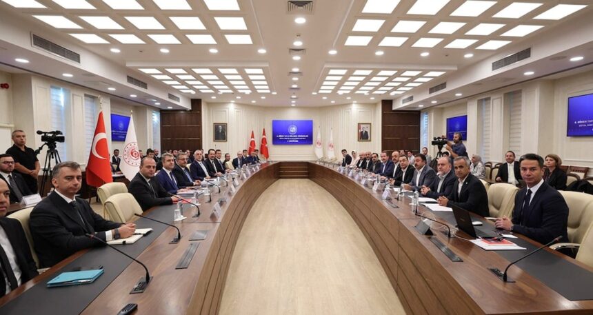 Hazine ve Maliye Bakanı Mehmet Şimşek acı ilacı memurun önüne koydu