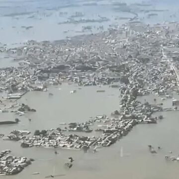 Hindistan barajları açtı, Pakistan sular altında kaldı: 22 kişi öldü