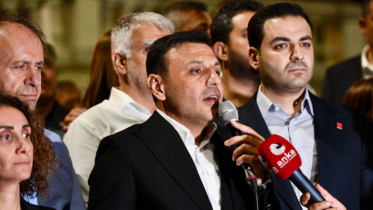İnan Güney'in gözaltına alınması Beyoğlu Belediyesi önünde protesto edildi