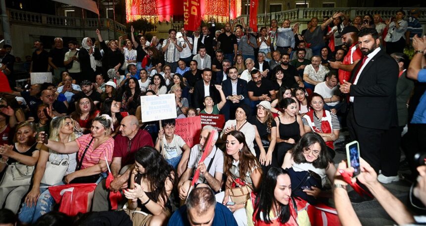 İnan Güney’in gözaltına alınması Beyoğlu Belediyesi önünde protesto edildi