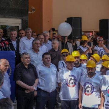 iscinin-ne-zammi-var-ne-de-grev-hakki-hHa9hMKa.jpg İşçinin ne zammı var ne de grev hakkı