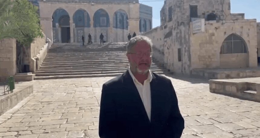 İsrailli bakan Mescid-i Aksa’ya baskın yaptı