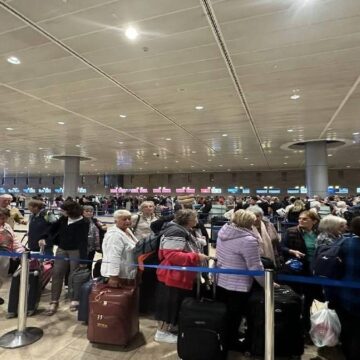 İsrailliler ülkede mahsur kaldı! Pasaportları çöpe atıldı