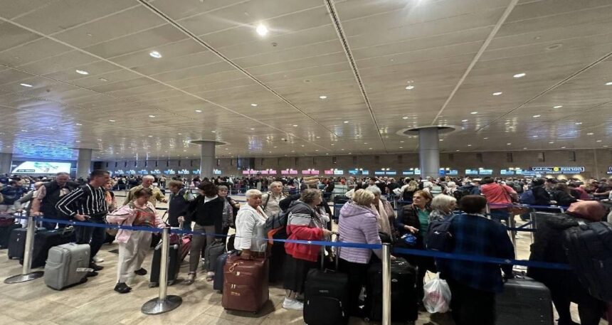 İsrailliler ülkede mahsur kaldı! Pasaportları çöpe atıldı