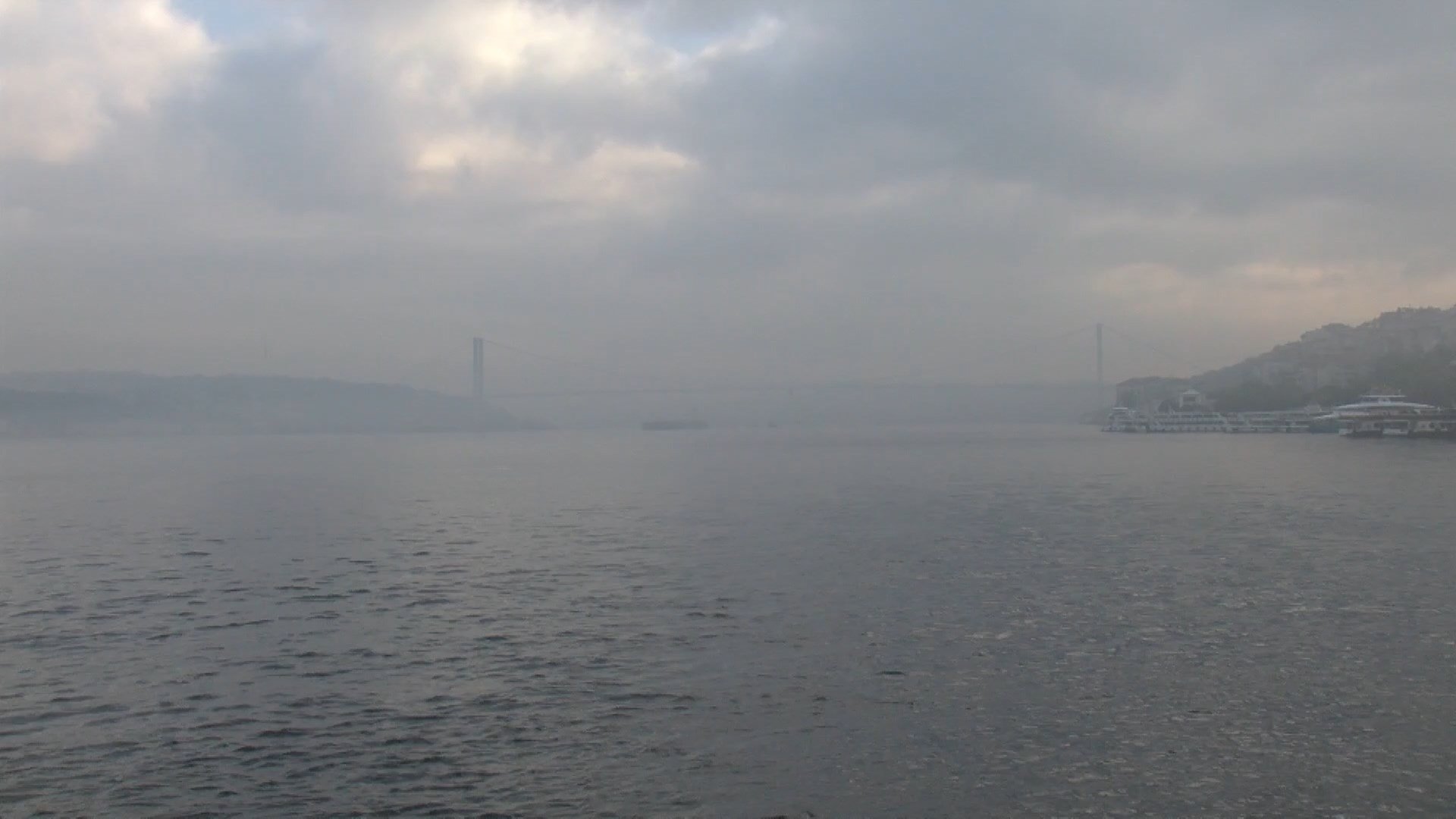 İstanbul Boğazı’nı sis kapladı