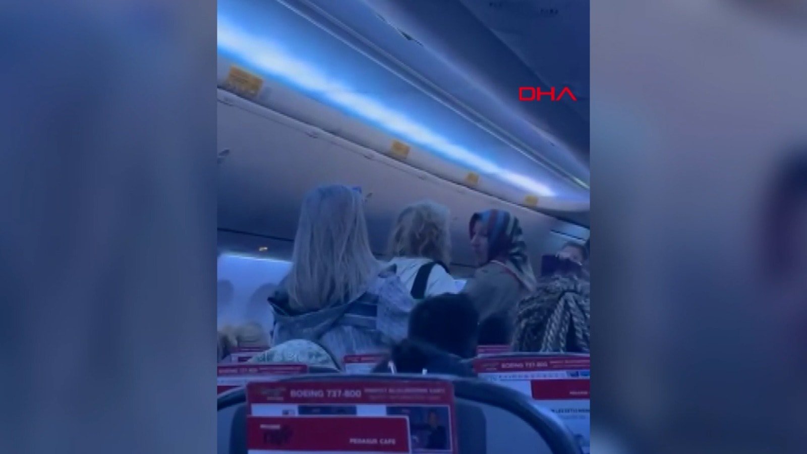 İstanbul uçağında ayakta durma kavgası!