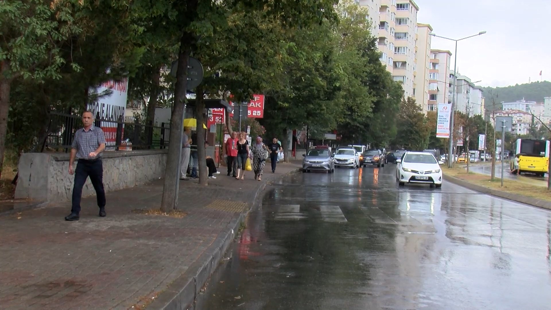 İstanbul'da beklenen yağış başladı!