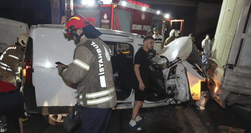 İstanbul’da feci kaza: 3 kişi yaralandı
