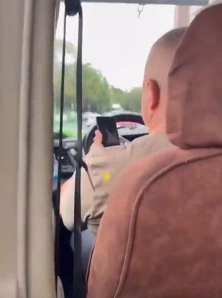 İstanbul'da pes dedirten görüntü: Minibüs şoförü müstehcen video izledi