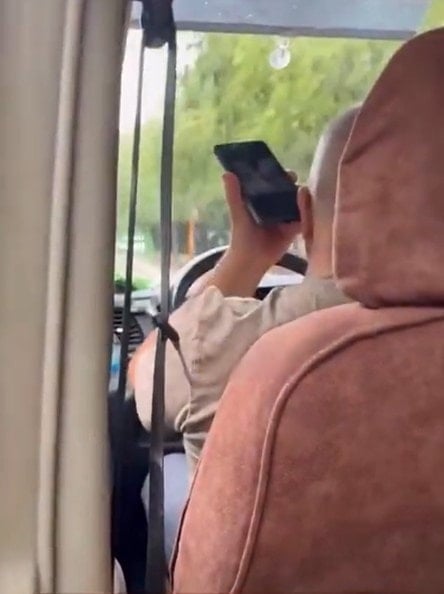 İstanbul'da pes dedirten görüntü: Minibüs şoförü müstehcen video izledi