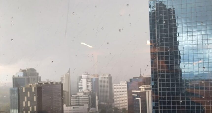 İstanbul’da sabah yağmur yağdı, meteorologlar birbirine girdi