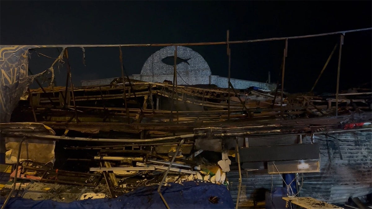 İstanbul'daki yangın 4 restoranı kullanılmaz hale getirdi