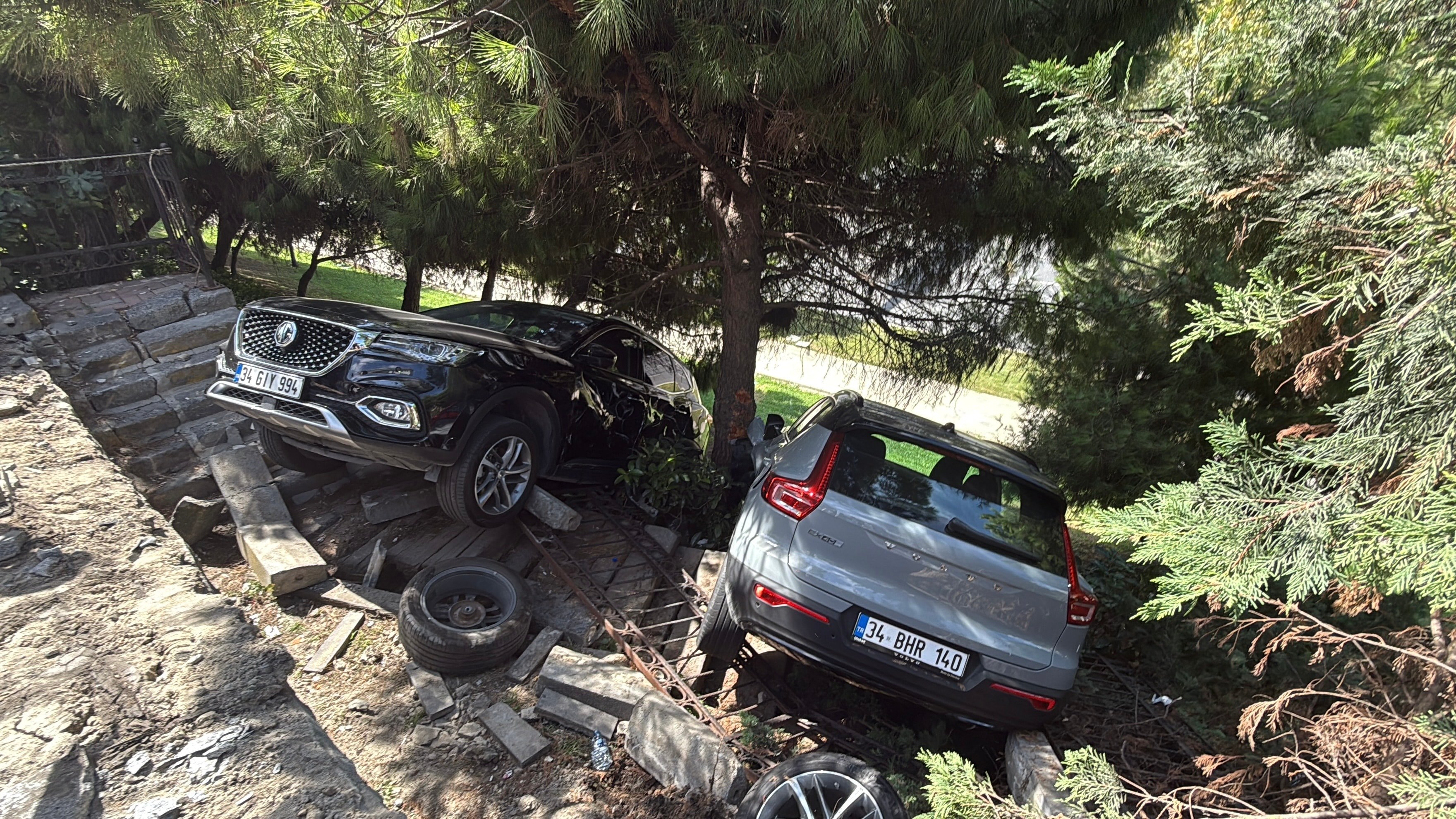 İstanbul'un göbeğinde otoparktan çıkan sürücü ortalığı birbirine kattı