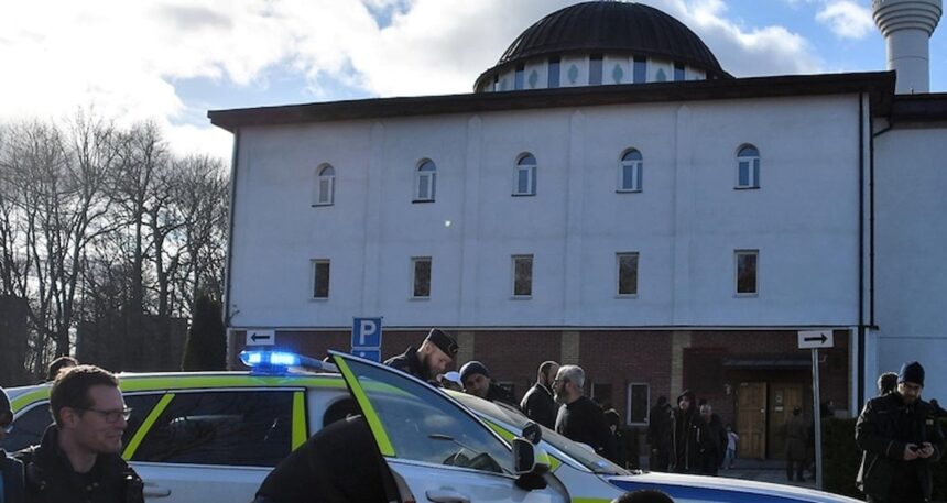 İsveç’te cami yakınlarında ateş açıldı: 2 kişi yaralandı