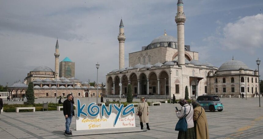 Kadın ve erkeklerin oteline bile tam bin metre koydu