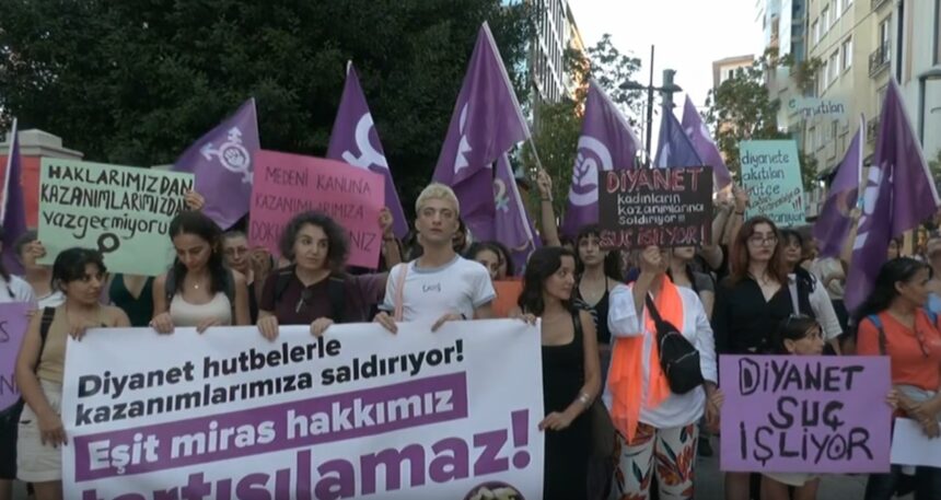 Kadınlar, Diyanet’in hutbesine tepki için toplandı