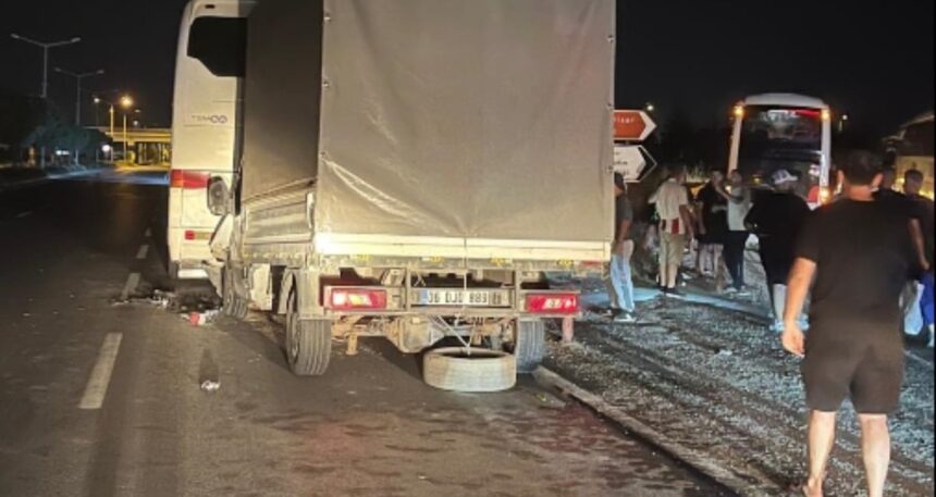 Kamyonet yolcu otobüsüne çarptı: 7 kişi yaralandı