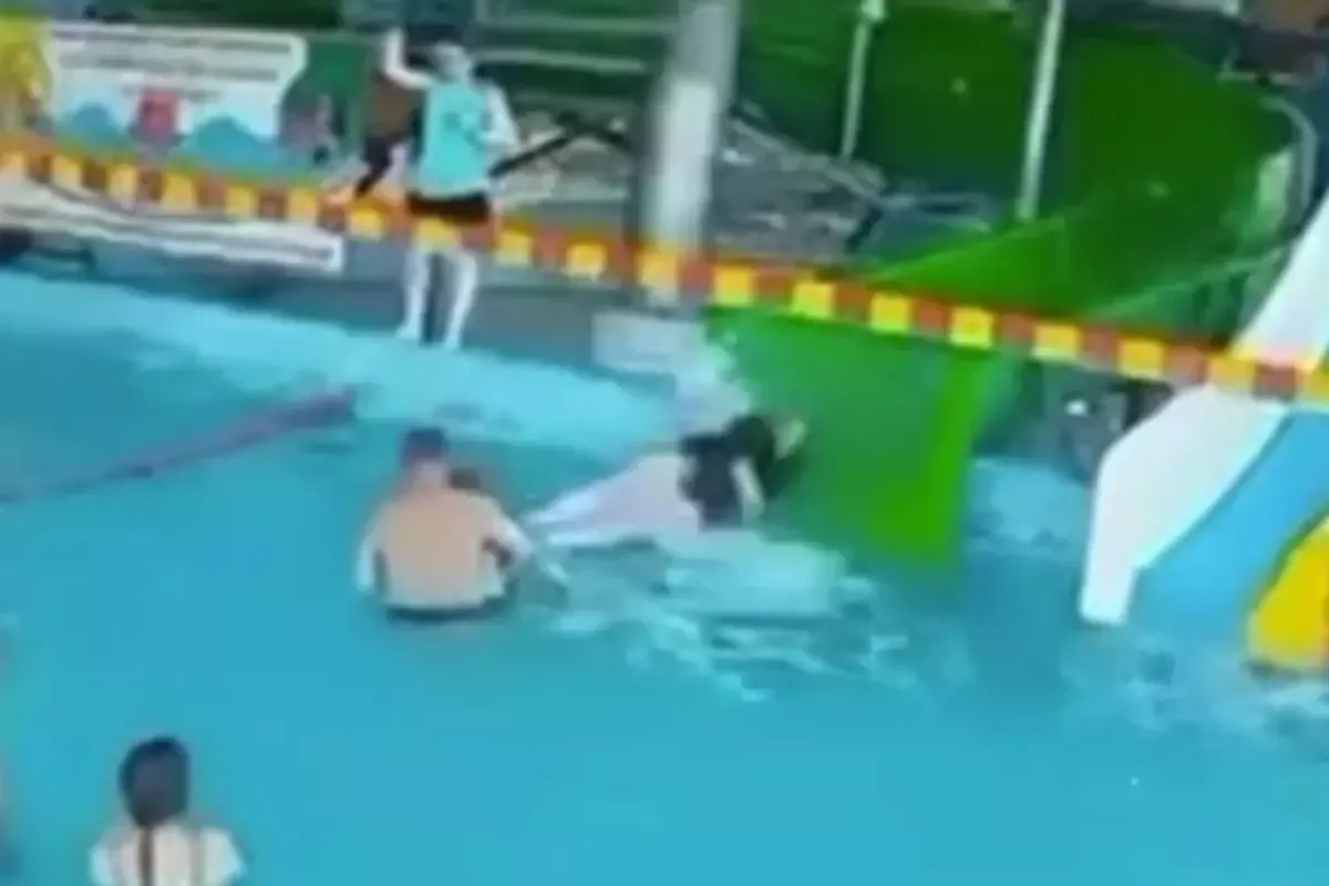Kaydıraktan fırlayan kadın küçük çocuğa çarptı: Karaciğeri yırtıldı
