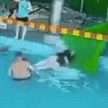 Kaydıraktan fırlayan kadın küçük çocuğa çarptı: Karaciğeri yırtıldı