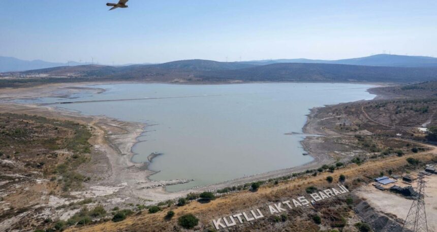 Kesintiler sona erdi, ünlü tatil beldesi suya kavuştu