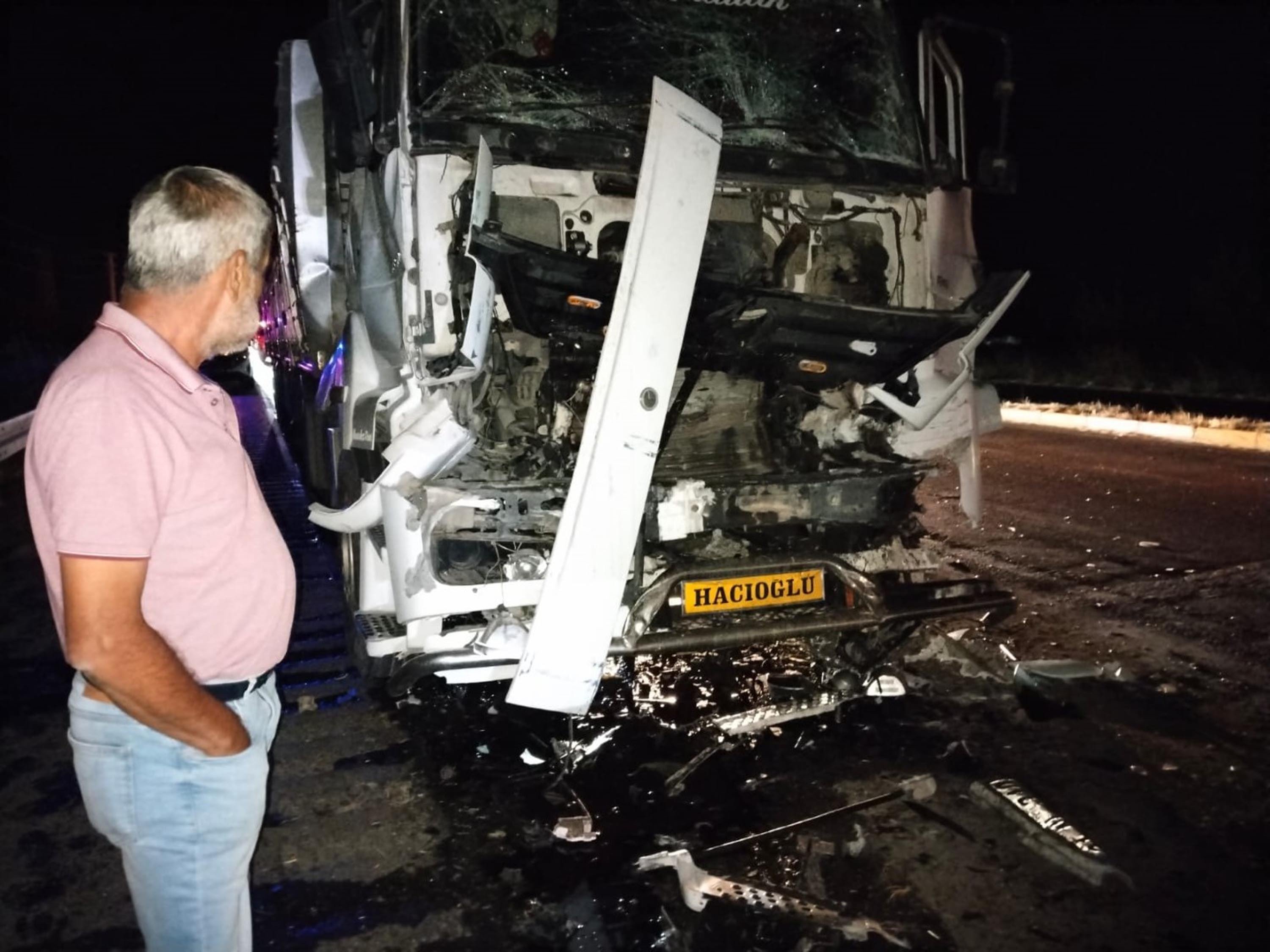 Kırmızı ışıktaki zincirleme kaza can aldı