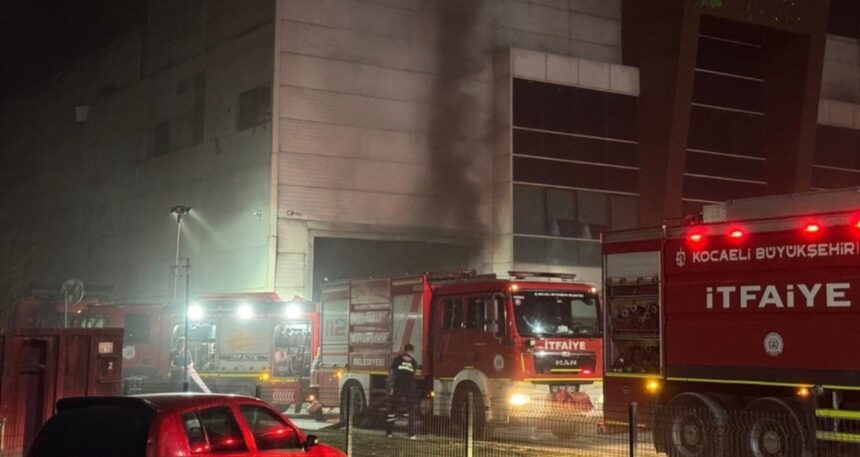 Kocaeli’de geri dönüşüm fabrikasında yangın