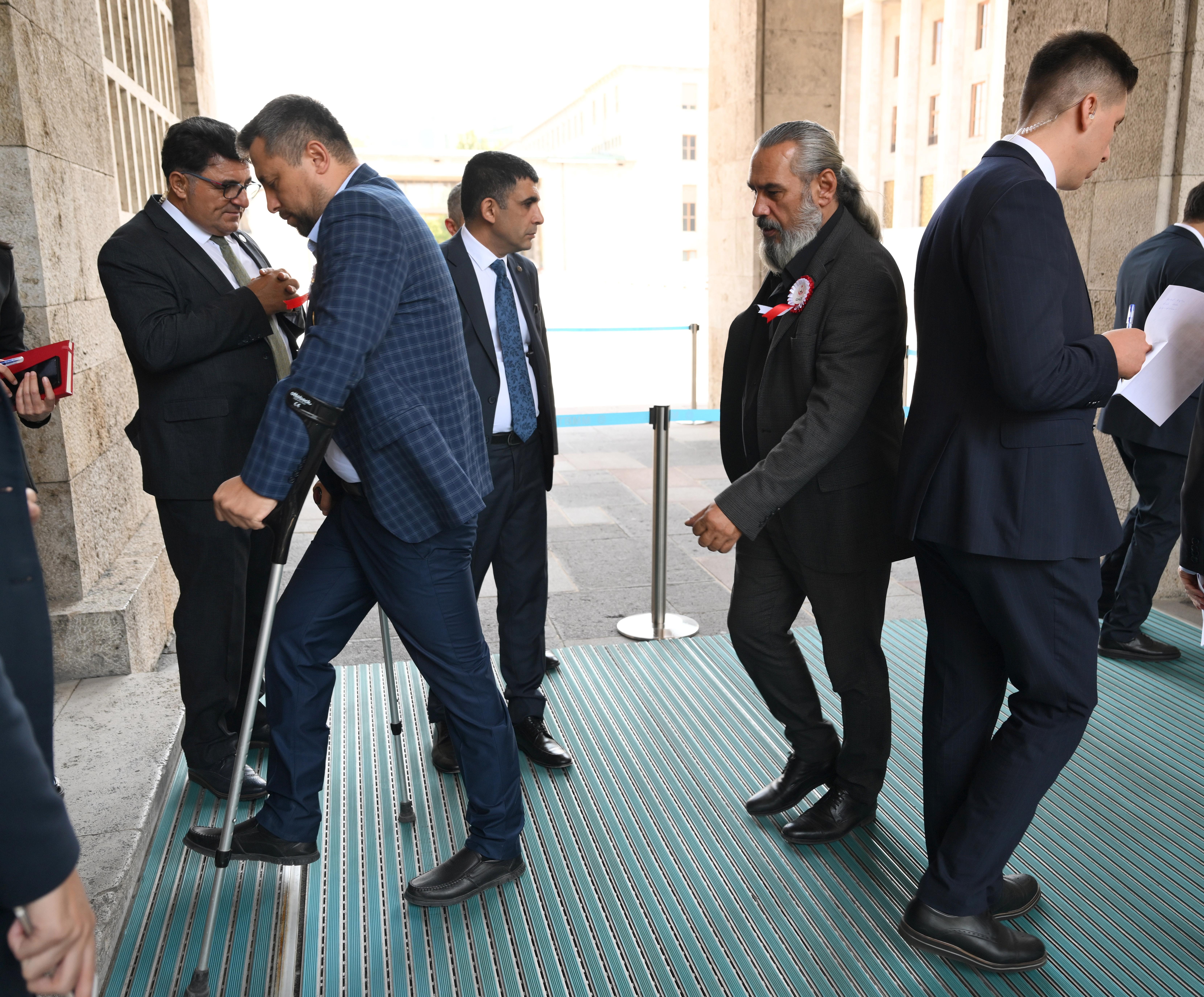 Komisyona böyle geldiler: Şehit ve gazilerden çok sert Öcalan açıklaması!