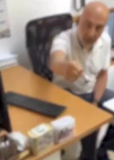Konya'da doktorun 'teşhircilikle' suçlayıp muayene etmediği genç kız kıyafetini paylaştı