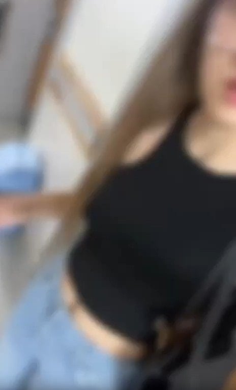 Konya'da doktorun 'teşhircilikle' suçlayıp muayene etmediği genç kız kıyafetini paylaştı