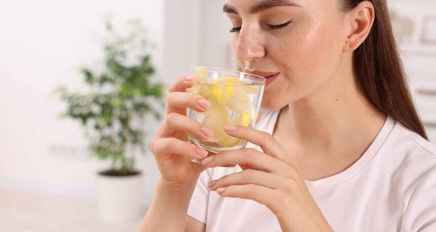 Limonlu su efsanesi yalan çıktı! Bilim kanıtladı: Zayıflatan ‘Mucize Molekül’ EGCG, en çok bu çayda bulunuyor!