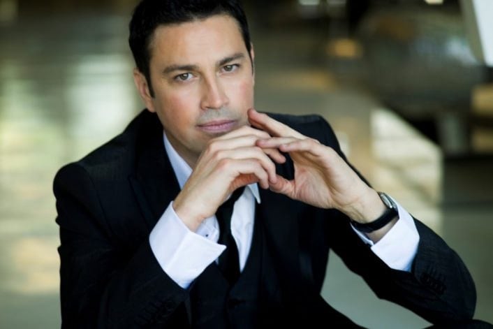 Mario Frangoulis'in Bodrum'da çay keyfi