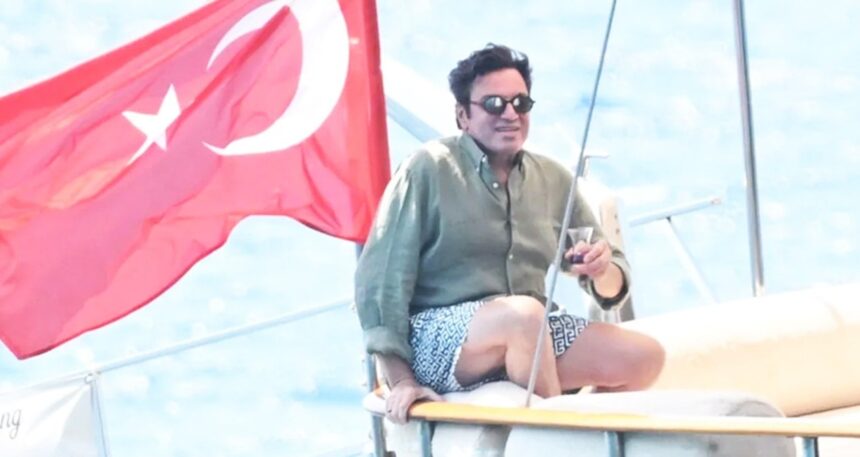 Mario Frangoulis’in Bodrum’da çay keyfi