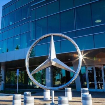 Mercedes hisselerini sattı! Japon otomotiv devine büyük şok!