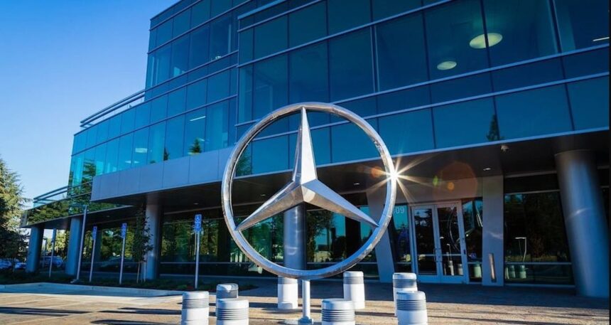 Mercedes hisselerini sattı! Japon otomotiv devine büyük şok!