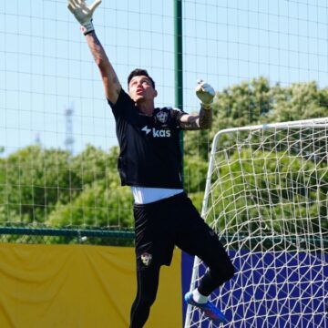 Milli kaleci resmen Lille’de! Ödenecek bonservis bedeli açıklandı