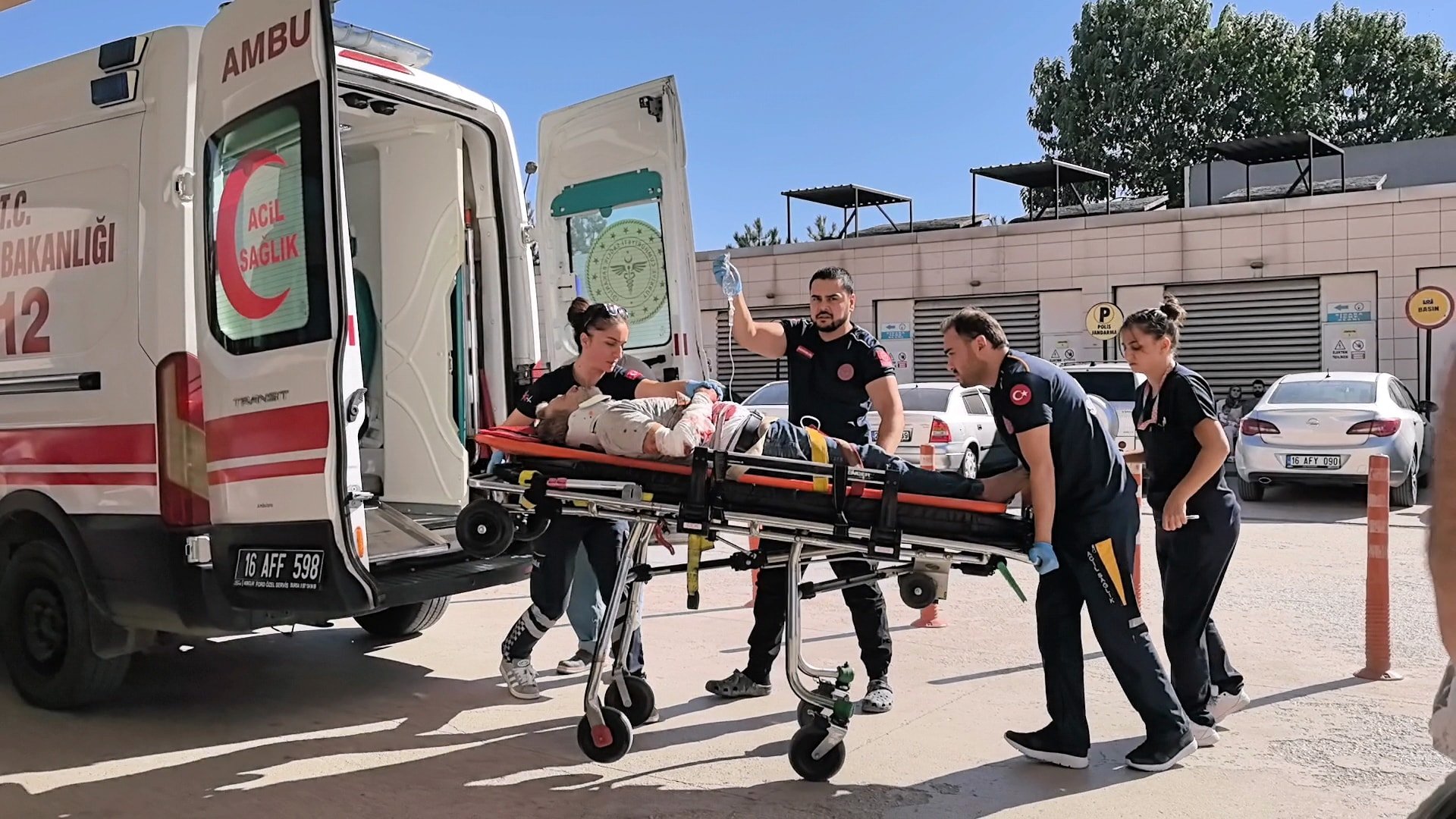Mobilya imalathanesinde feci kaza! 3. kattan asansör boşluğuna düştü