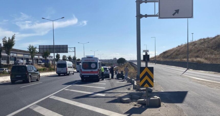 Motosikletiyle parke taşlarına çarpan sürücü yaralandı