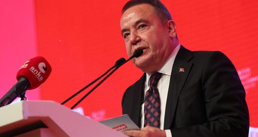Muhittin Böcek’ten Antalyalılara mesaj: “Antalya sevdam bitmeyecek”