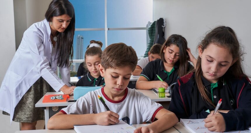 Öğretmene 12 bin liraya kölelik ilanı
