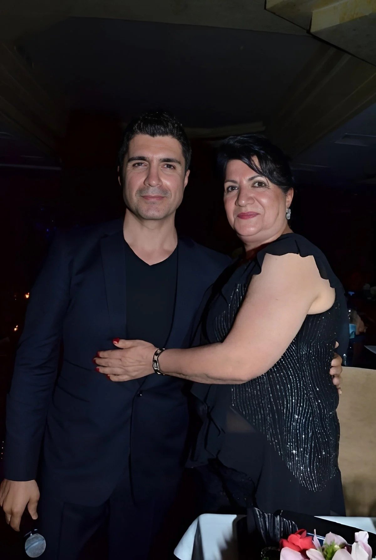 Özcan Deniz'den eşi Samar Dadgar'a doğum günü partisi