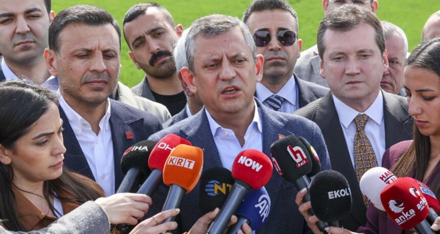 Özgür Özel: Ev hapsinde tuttukları İstanbul’da restoranlarda fink atıyor