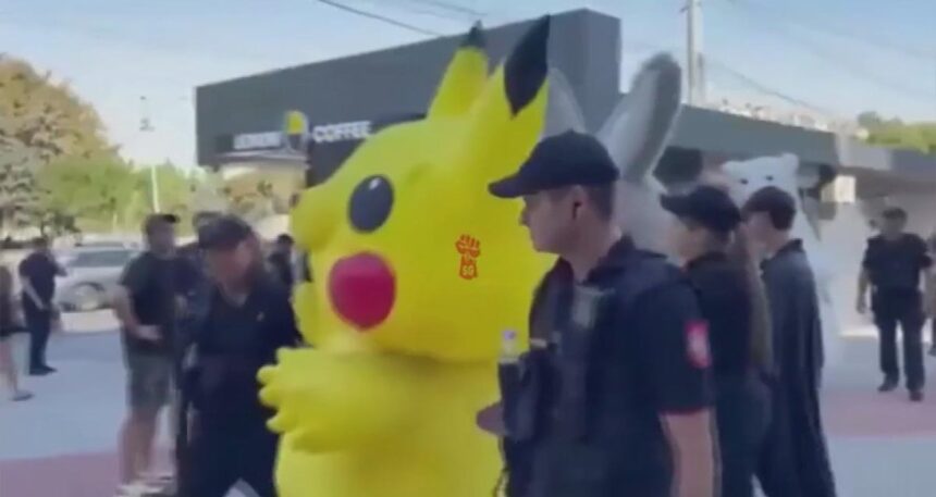 Pikachu Moldova’da gözaltına alındı