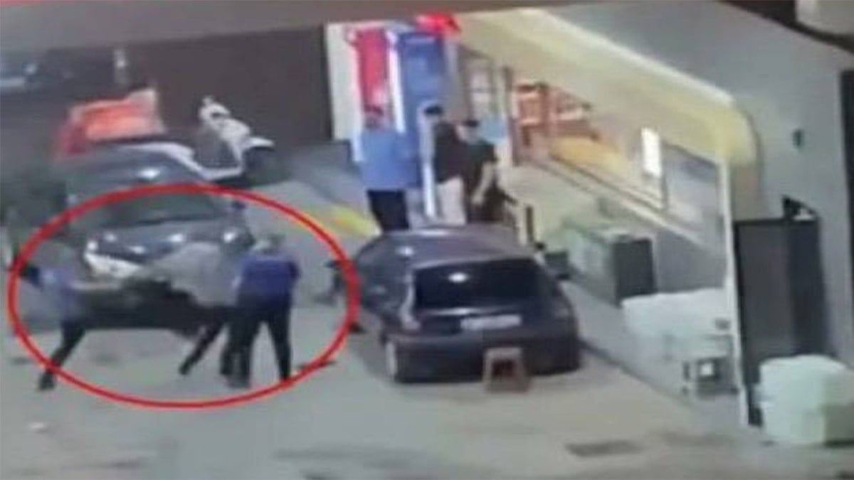 Polis alkollü kişiyi feci şekilde dövdü, valilikten açıklama geldi